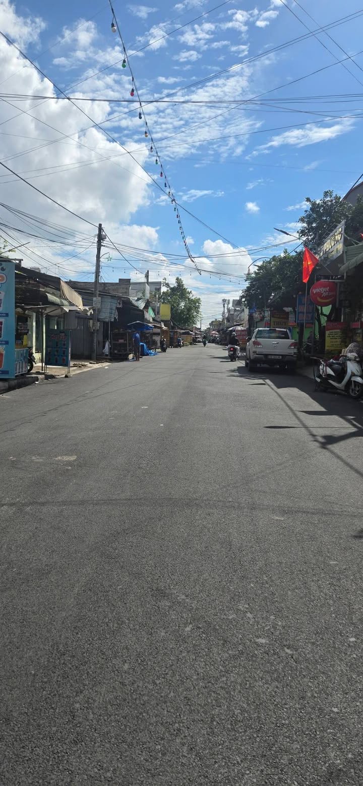 Nhà Phố Chợ Trại Bò Long Bình 100m² - Mặt tiền kinh doanh đắc địa!