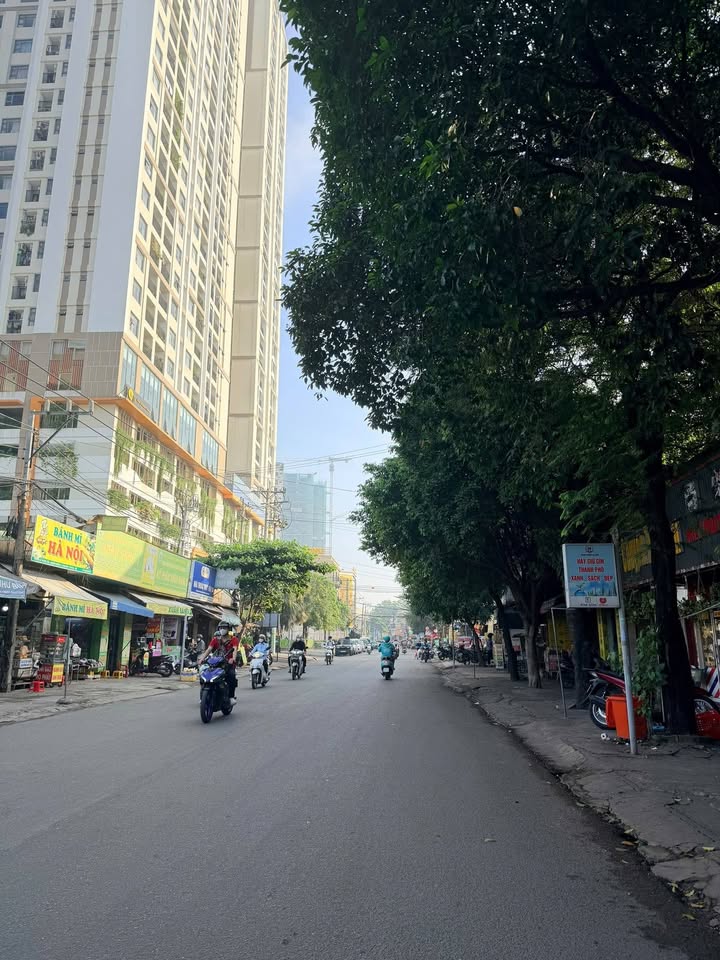 Đất nền Dĩ An 201m² 20.5 tỷ - 2 Mặt tiền, Đường to ô tô!