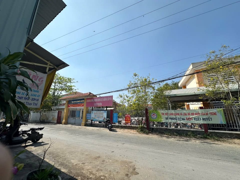 Đất Thổ Cư Cần Giuộc 135m² - Mặt Tiền Đường Nhựa, Đối Diện Trường Học - Giá 2.35 Tỷ