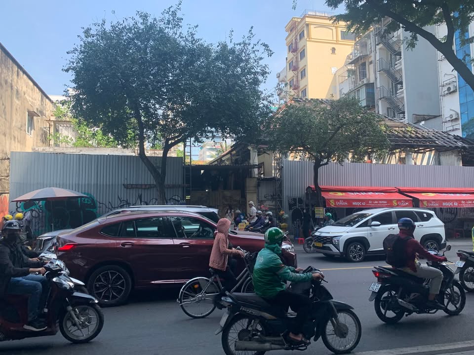 Bán Gấp Đất Vàng 1472m² Mặt Tiền Hai Bà Trưng, Quận 1 - Sổ Hồng Riêng