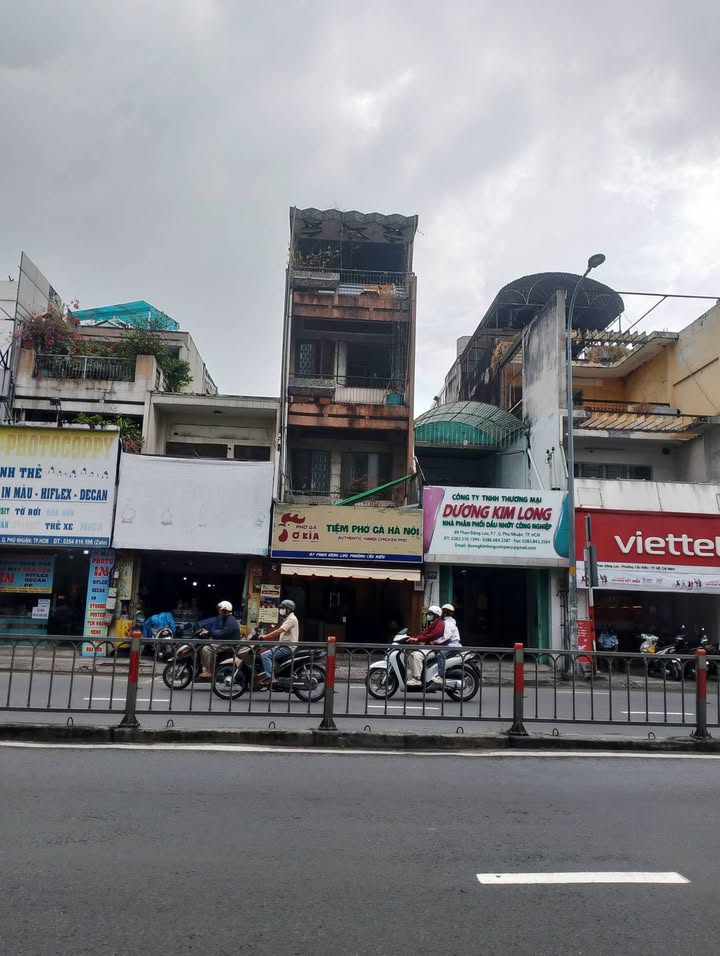 Nhà Phố Phan Đăng Lưu 180m² - Vị trí Đắc Địa, Kinh Doanh Vàng!