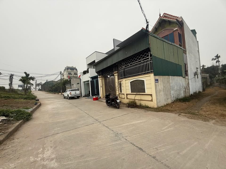 Bán nhà 2 tầng kiên cố mặt đường chân đê Thường Tín - 170m²