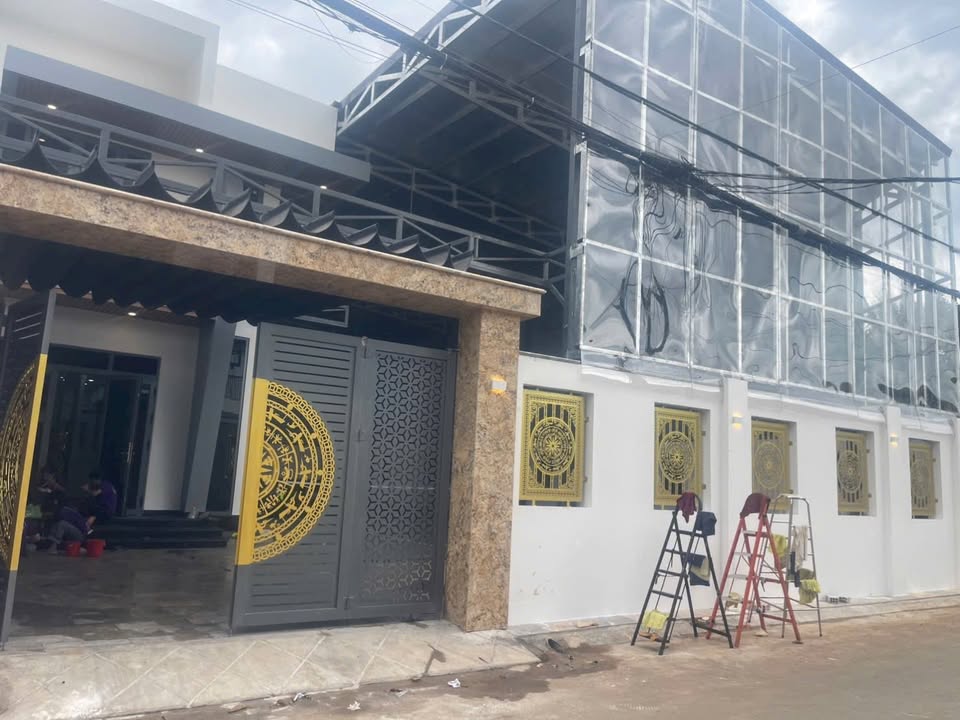 Nhà Phố Buôn Ma Thuột 110m² - Đầu Tư Sinh Lời, Sổ Đỏ Chính Chủ!