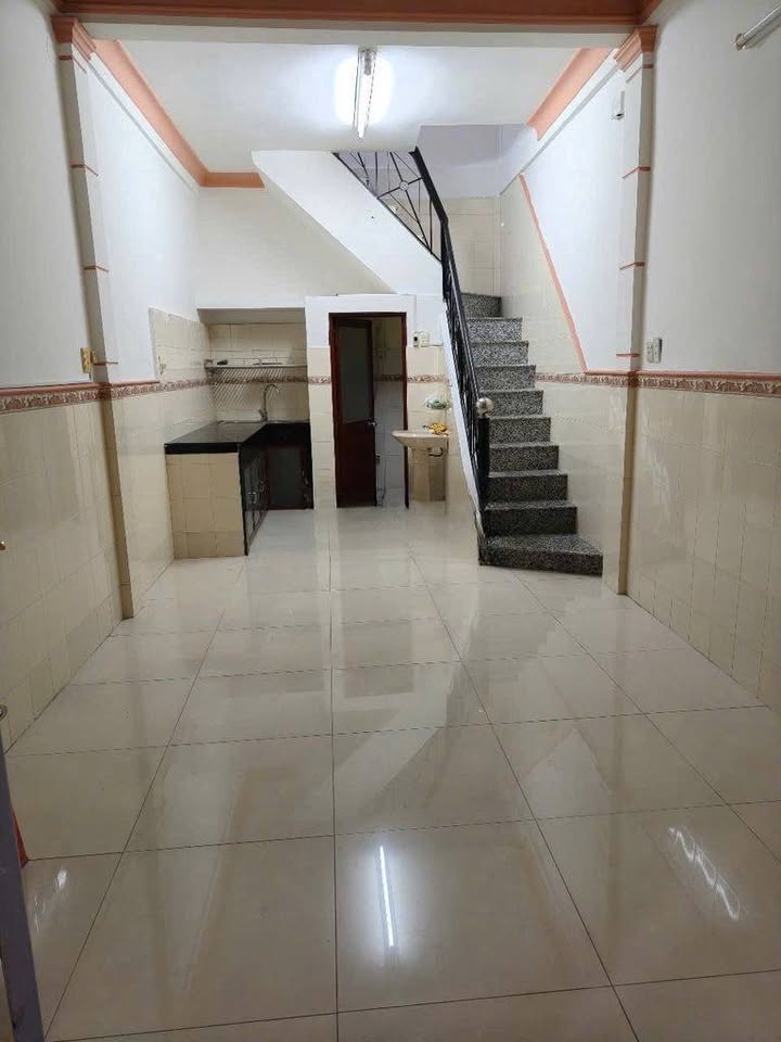 Cho thuê nhà hẻm 60m² Quận 4, giá 12 triệu - Sẵn sàng ở ngay!