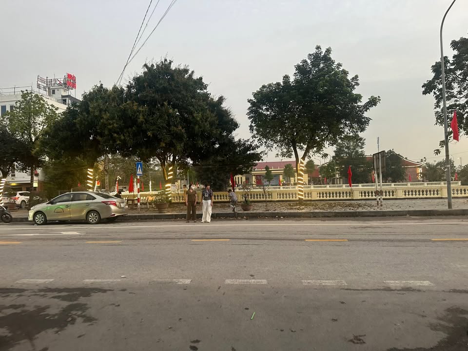 Đất Vàng 50m² Phú Thịnh, Sơn Tây - Sổ Đỏ Vuông Vắn, Ô Tô Ngủ Trong Đất