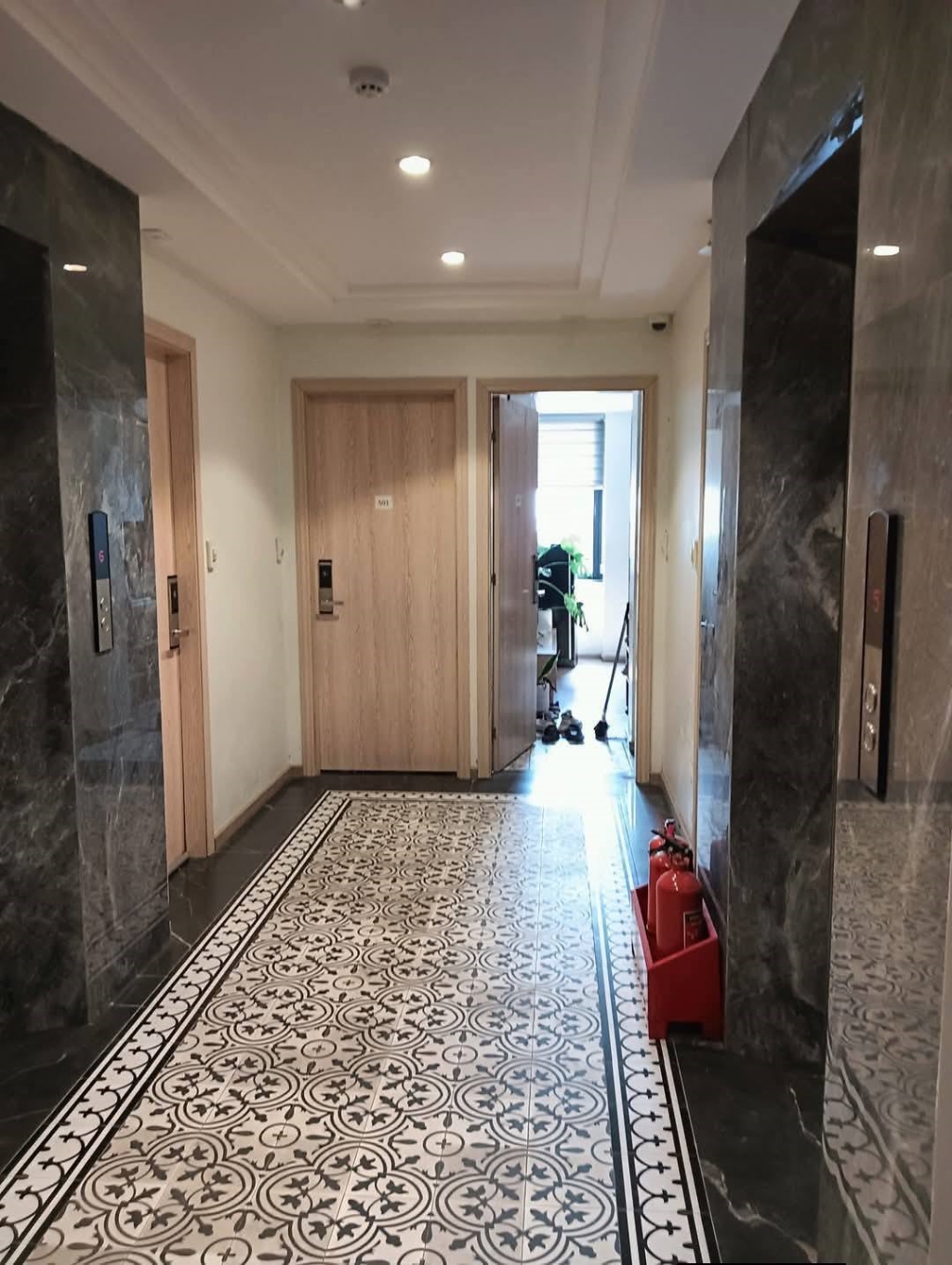 Tòa CHDV Trần Quốc Vượng 100m² Cầu Giấy - Vị trí đắc địa!