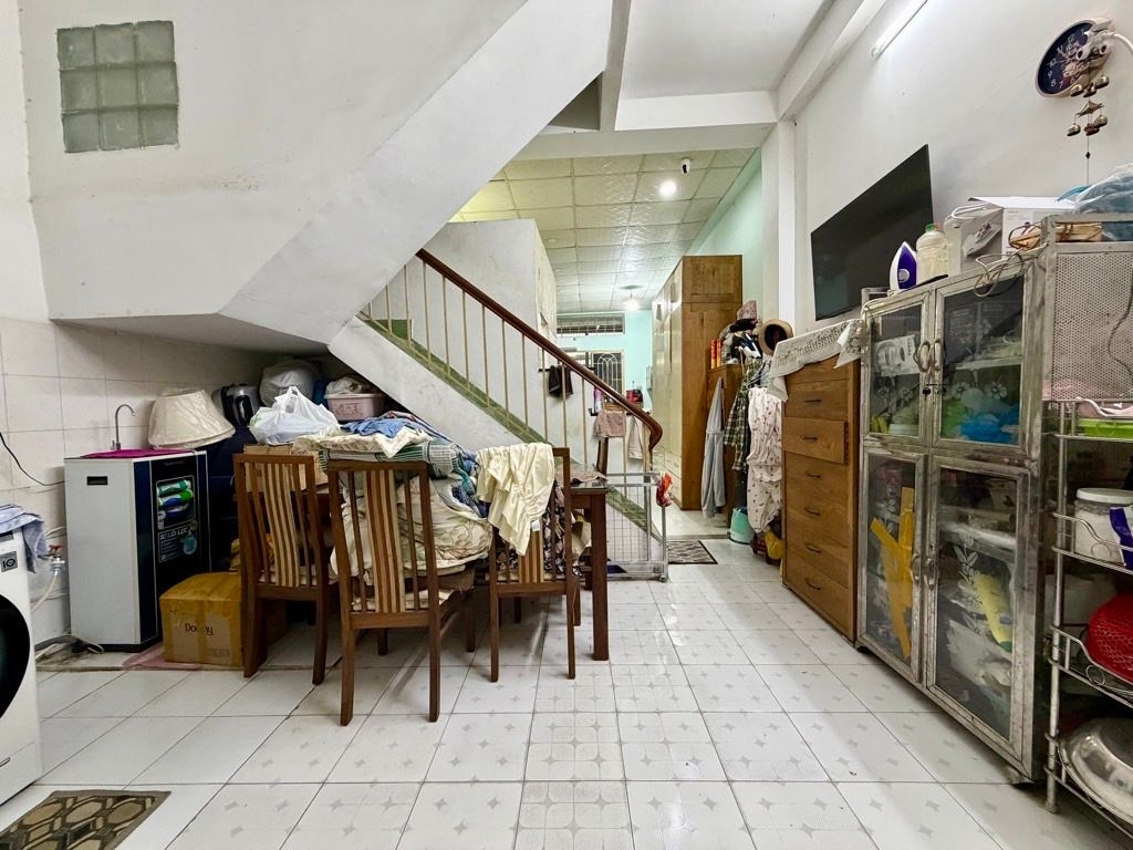 Bán nhà Quận 10 CMT8 65m² giá 7.99 tỷ - Vị trí đẹp giáp Quận 3!