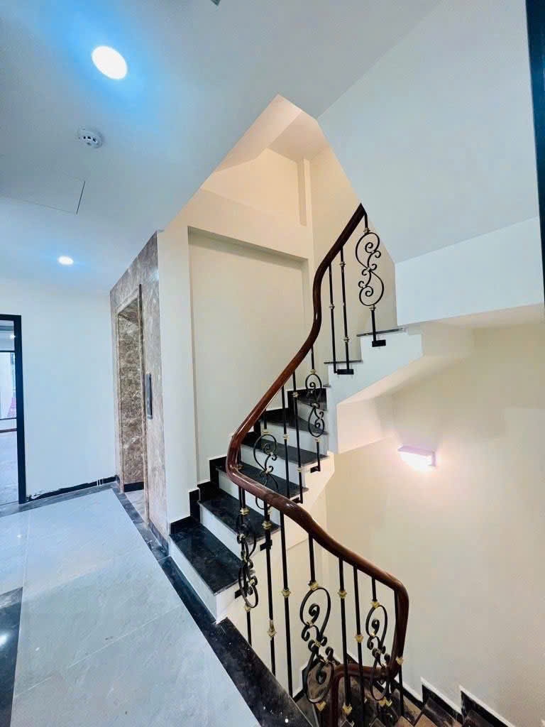 Nhà riêng Nguyễn Trãi 75m² 31.5 tỷ - Vị trí đẹp, ô tô tận cửa!