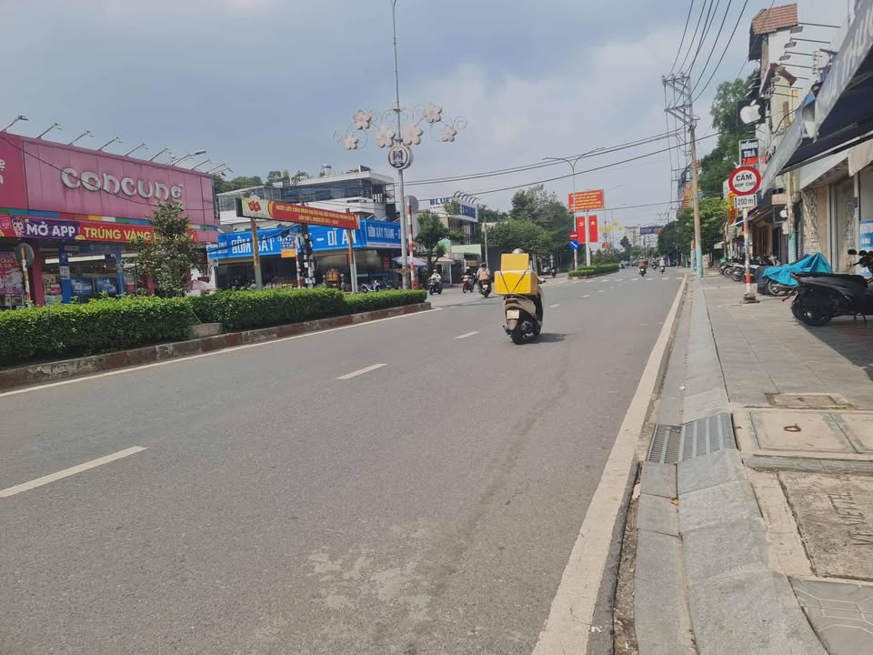 Cho thuê Khách sạn 5 tầng Dĩ An 127m² - Kinh doanh ngay