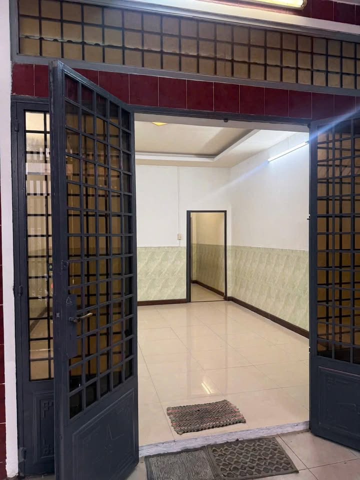 Cho thuê nhà nguyên căn mặt tiền Trường Chinh, Tân Bình - 75m², 12 triệu