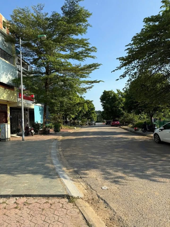 Bán nhà Phố Mới Lào Cai 81m² hơn 2 tỷ - Vị trí đẹp, sổ đỏ sẵn!