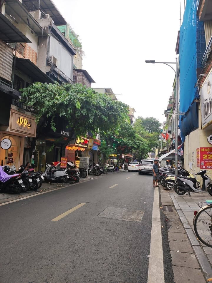 Nhà Mặt Phố Hàng Điếu 45m² giá 47 tỷ - Đầu tư sinh lời vượt trội!