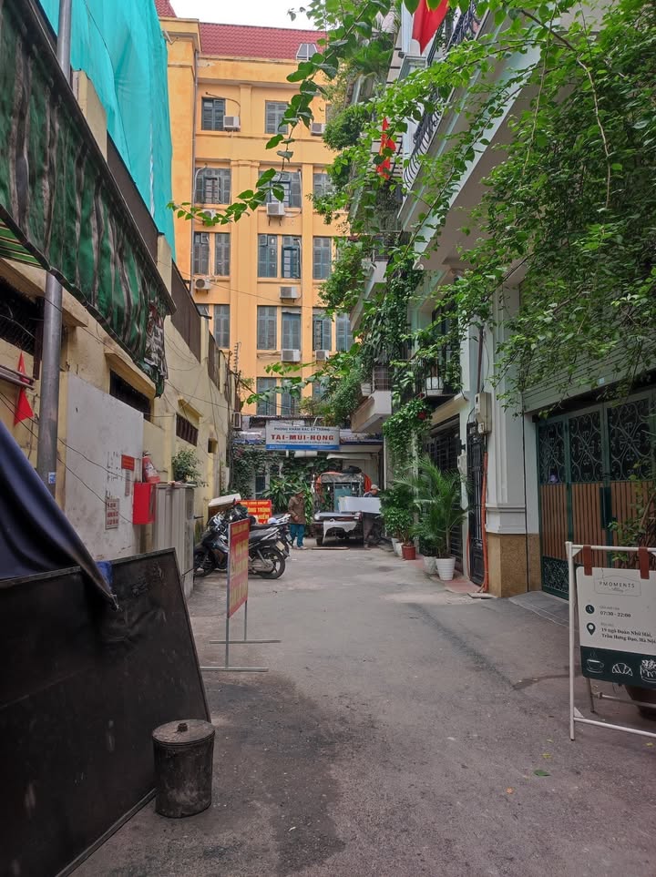 Nhà Trần Quốc Toản, Hai Bà Trưng 42m², 17 tỷ - Vị trí đẹp, ô tô gần nhà!