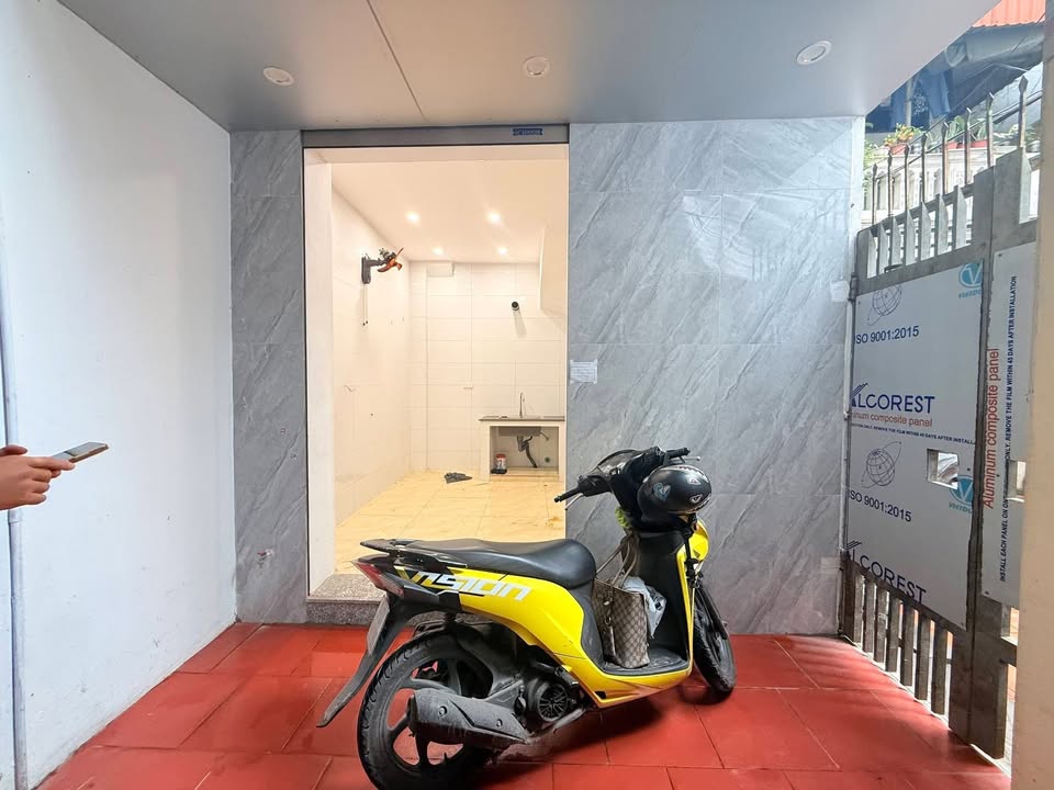 Nhà Lĩnh Nam Hoàng Mai 144m² - 5 Tầng Đẹp, Ô Tô Gần Phố, Giá 2.8 Tỷ