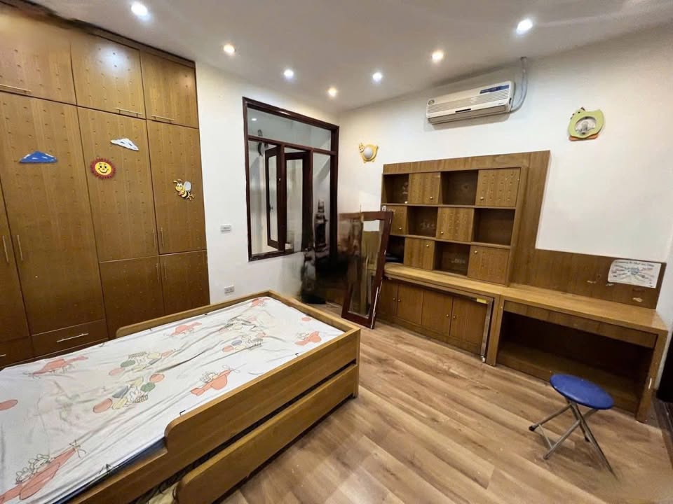 Cho thuê nhà riêng Lĩnh Nam 30m² x 5 tầng - Sẵn sàng ở ngay!