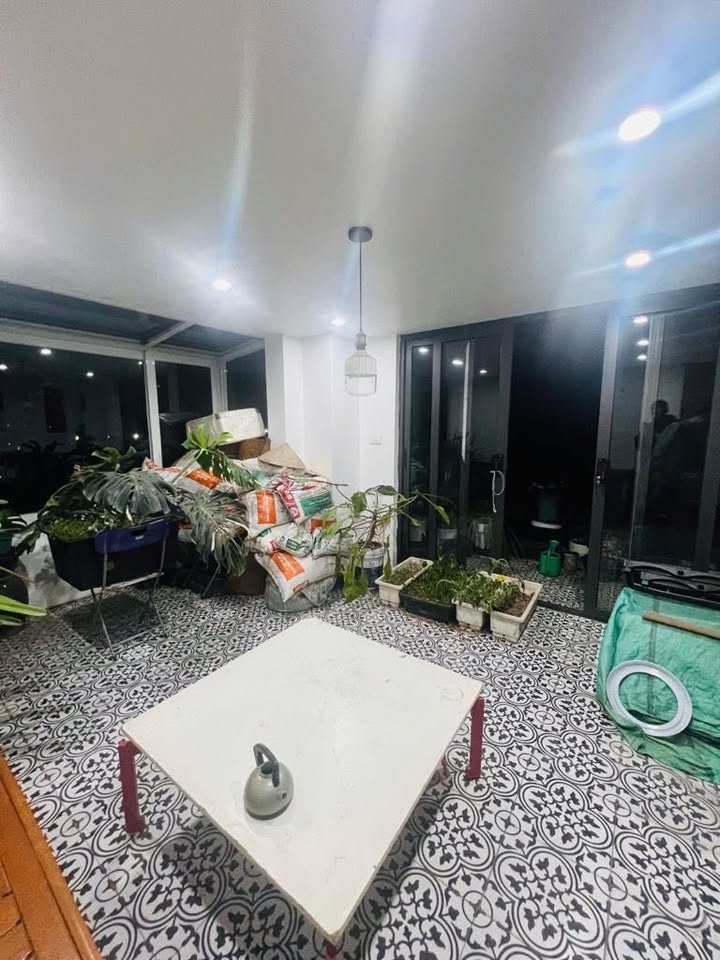 Nhà 7 Tầng Nghi Tàm 47m² - Sổ Đỏ Sẵn Sàng - Ở Lâu Dài