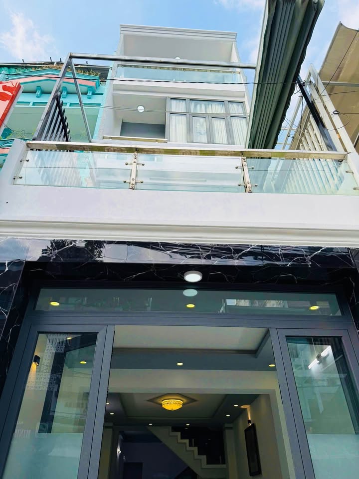 Nhà Phố Lạc Long Quân Q11 50m² - Mặt tiền kinh doanh đắc địa!