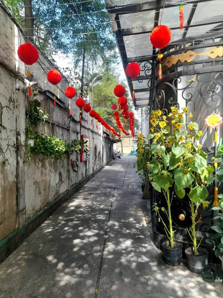 Nhà Phố Quận 1 - 42m² - 5PN, Hẻm Xe Hơi Đỗ Cửa - 8.5 Tỷ