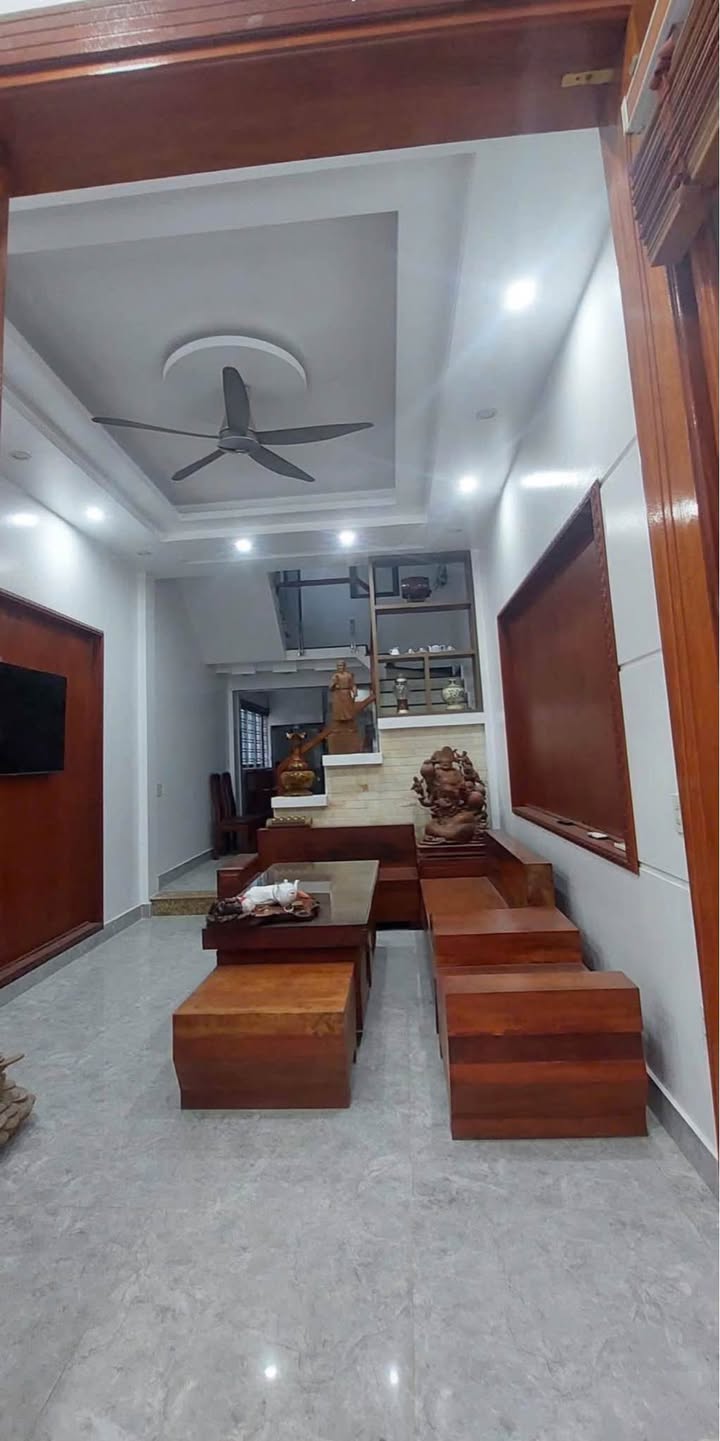 Nhà 3 Tầng 1 Tum Cẩm Thượng 55m² 3.x Tỷ - Ô Tô Đỗ Cửa, Sẵn Sàng Ở Ngay!