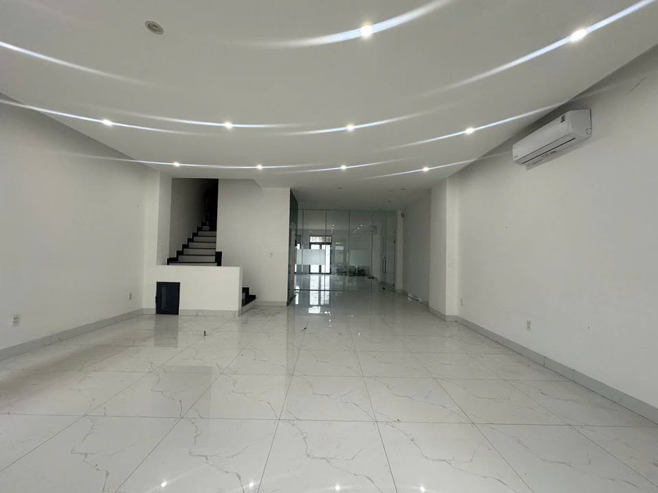 Shophouse Nguyễn Sinh Sắc 154m² giá 35 triệu - Mặt tiền kinh doanh đắc địa!