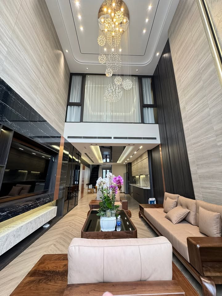 Nhà Phố Liền Kề Gia Thụy Long Biên 95m² - Vị Trí Đắc Địa, Sổ Hồng Sẵn!