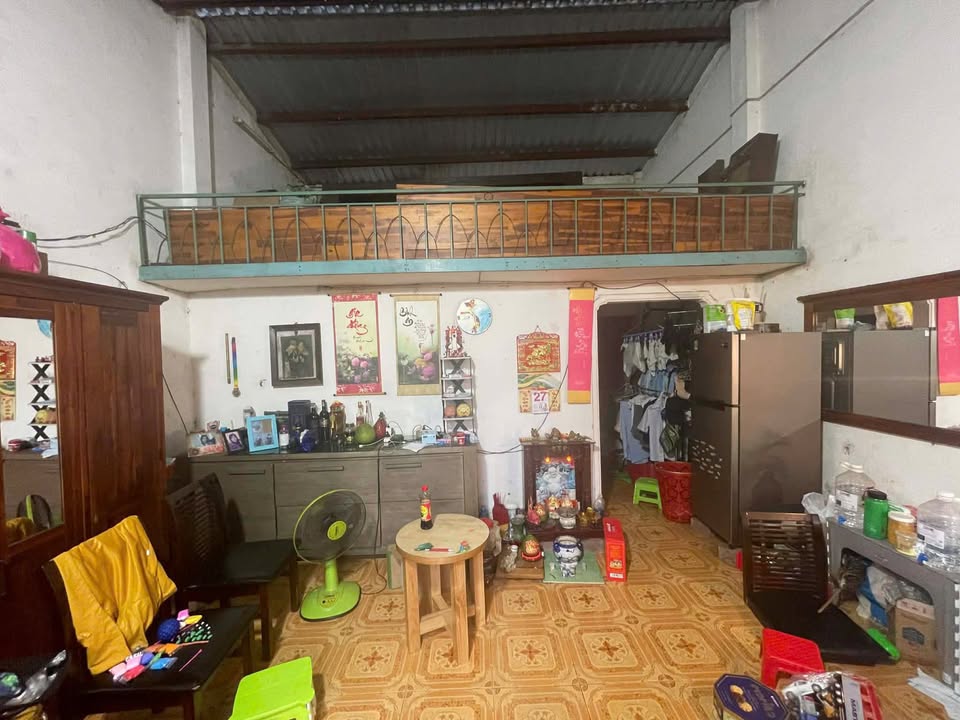 Nhà Cấp 4 Phú Lợi, Thủ Dầu Một - 42.8m² - Giá 2.2 Tỷ - Sổ Hồng Thổ Cư