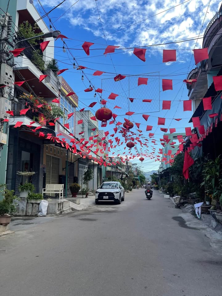 Nhà Mặt Tiền Nguyễn An Khương, Quy Nhơn - 72m² Sổ Hồng Chính Chủ, Giá 2.3 Tỷ