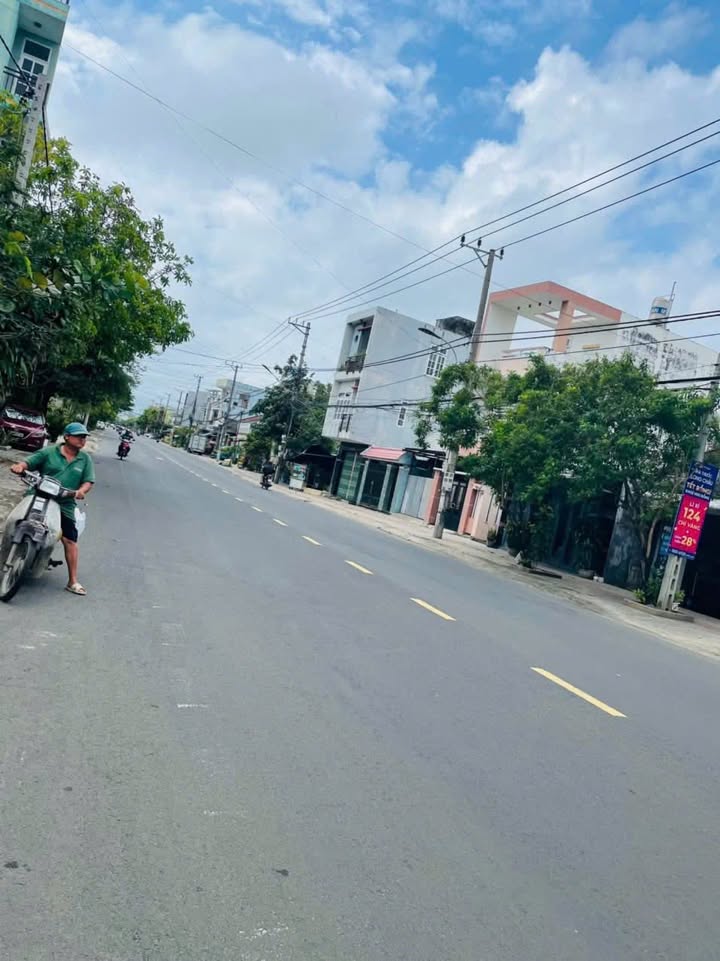 Nhà riêng 4 tầng Tuy Hòa 70.7m² Mặt tiền Nguyễn Văn Linh - Sẵn sàng ở ngay!