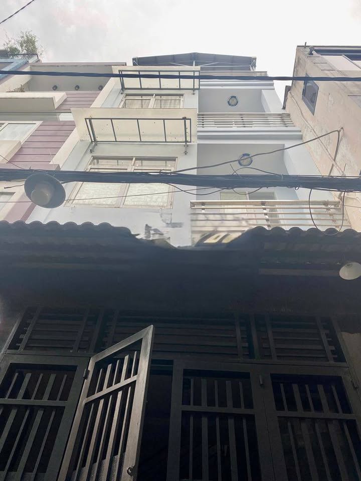 Nhà Hẻm CMT8, Q10 112m² - Sẵn sàng ở ngay!