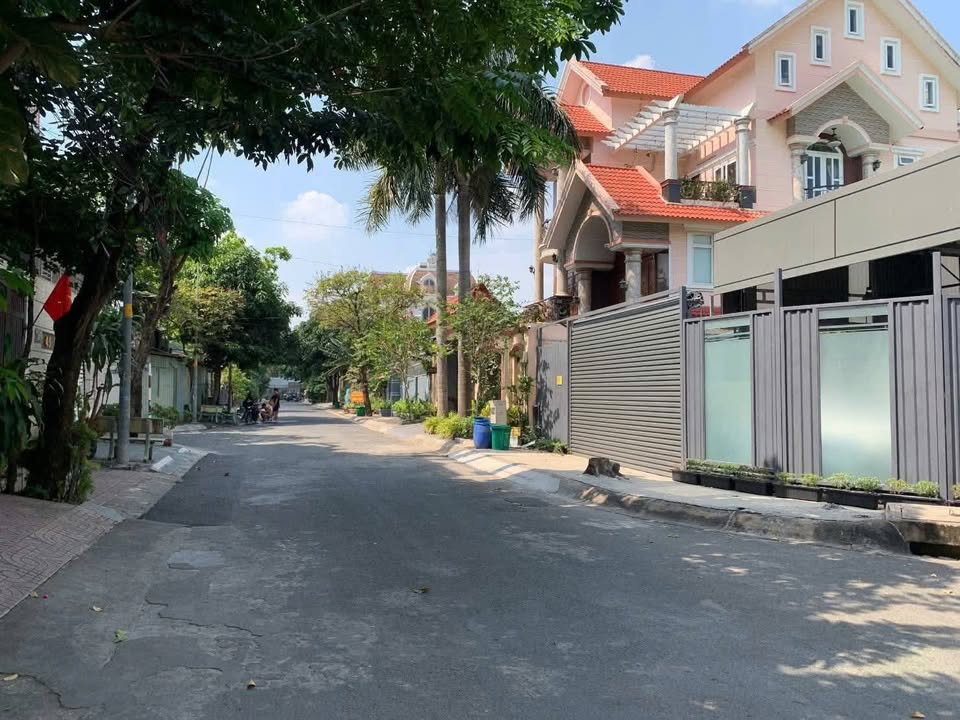 Mặt bằng góc 2 mặt tiền Thủ Đức 216m² - Mặt tiền kinh doanh đắc địa!