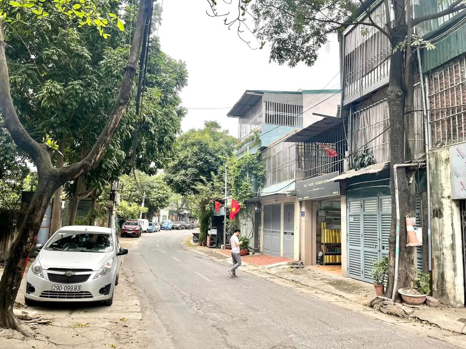 Nhà Mặt Phố Kinh Doanh Phúc Diễn 62m² - Gara 7 Chỗ, Ở Ngay 3.7 Tỷ