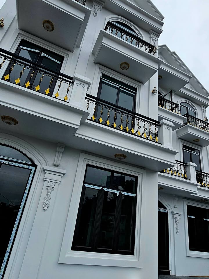 Bán gấp nhà 3 tầng 150m² Trần Hưng Đạo, Hạ Long - Hơn 3 tỷ