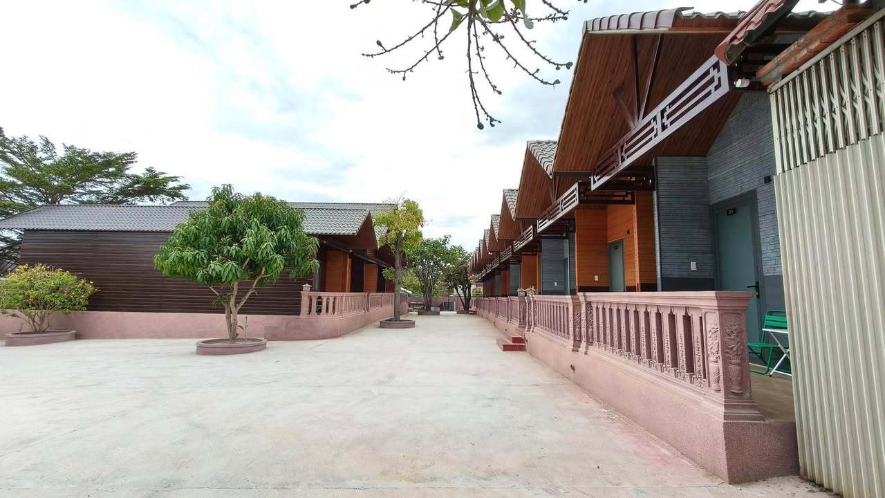 Bán Gấp Homestay 20PN Phan Thiết 1700m² Mặt Tiền Nhựa - Tiềm Năng Sinh Lời Cao