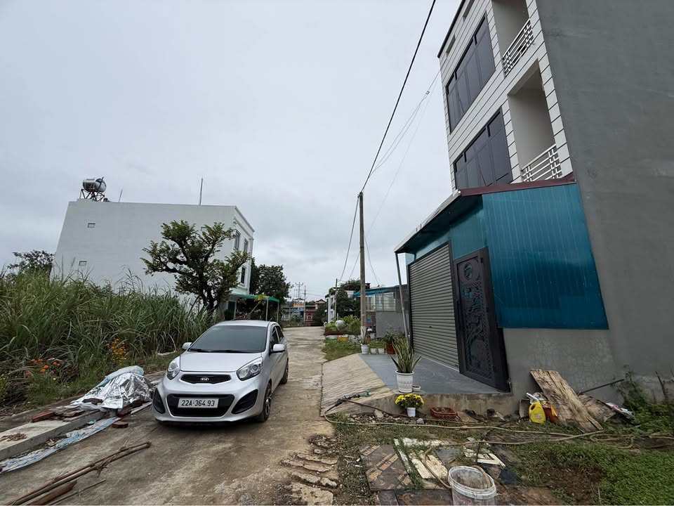 Đất nền Đội Cấn TP Hà Giang 100m² - Sổ đỏ chính chủ, công chứng ngay!