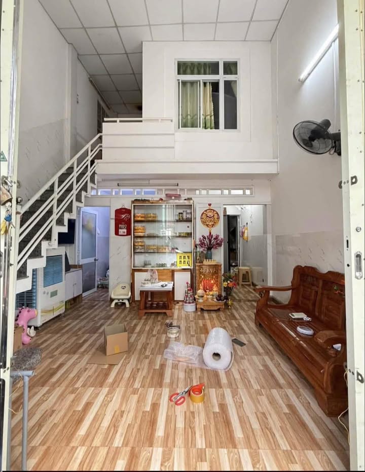 Nhà riêng Pleiku 40m² - Hẻm ô tô vào tận nhà, sổ hồng sẵn!