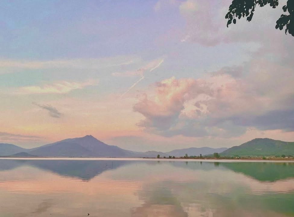 Đất Biển Hồ Pleiku 1200m² - Sẵn 600m² Thổ Cư, View Cực Cháy