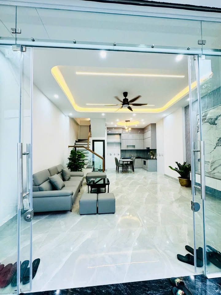 Nhà 47m² x 4 Tầng 3.85 Tỷ - Ngang 5m, Ô tô Đỗ Cổng, View Hoàng Huy