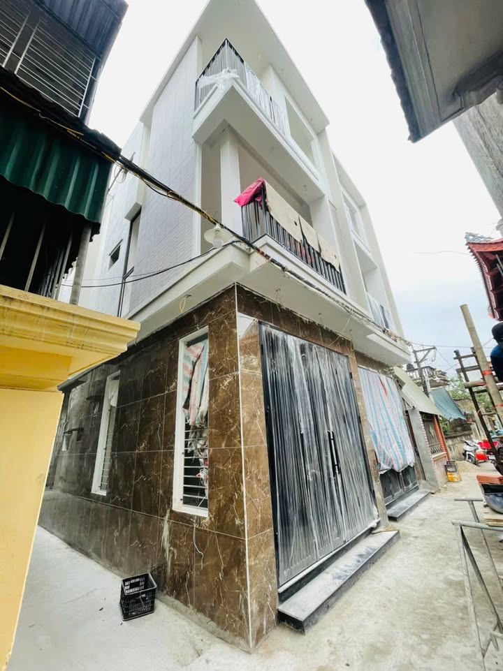 Nhà 3 Tầng Phú Xuân, Thái Bình 40m² - Giá 1.8 Tỷ, Ngõ Taxi Thẳng