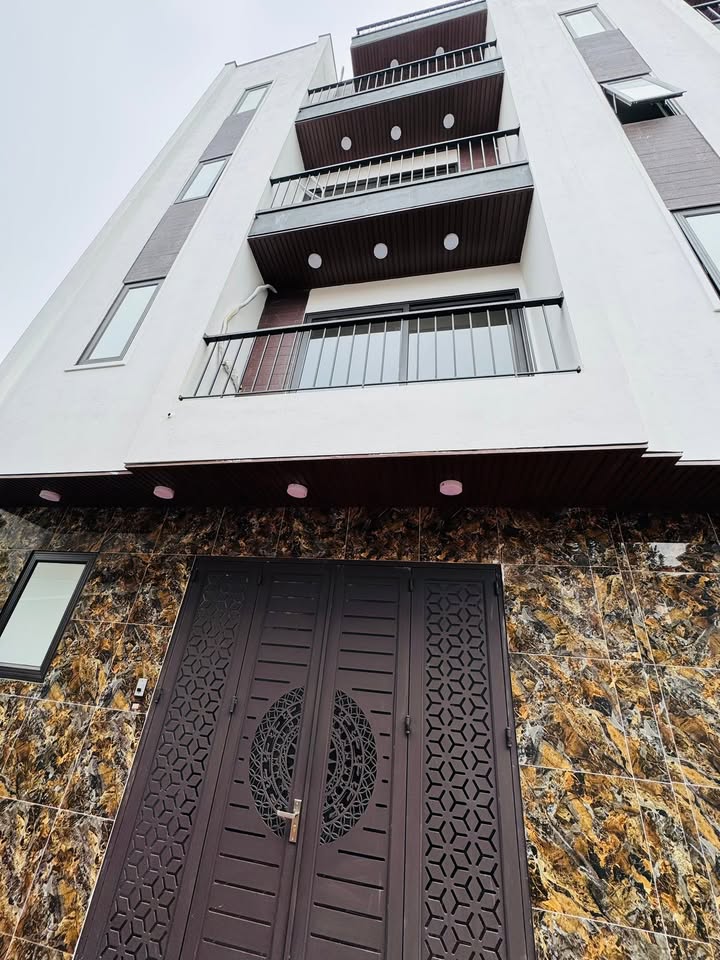 Bán nhà Phúc Lợi Long Biên 45m² hơn 8 tỷ - Thang máy, full nội thất