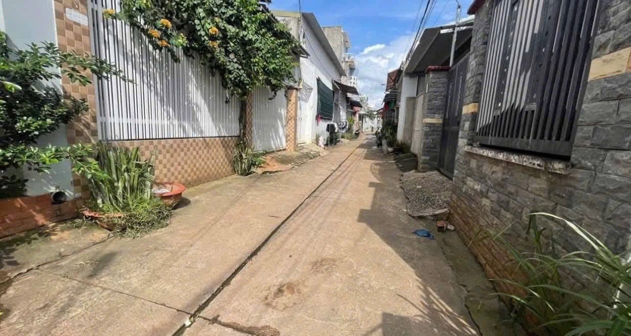 Nhà 105m² Trương Đăng Quế, BMT - Giá 3.95 Tỷ, Hướng Tây Nam, Gara Oto