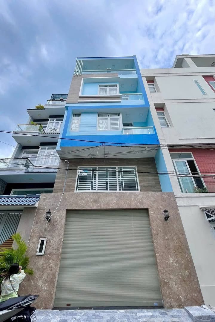 Nhà Nguyên Căn 70m² Sát Gigamall Phạm Văn Đồng - 4PN, Giá 20 Triệu