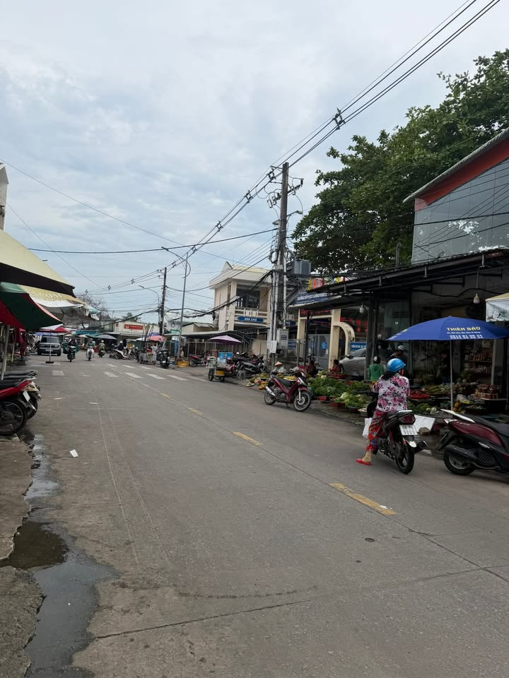 Bán Gấp 2 Nhà Liền Kề 200m² Trung Tâm Dương Đông - Sổ Đỏ Đất Ở