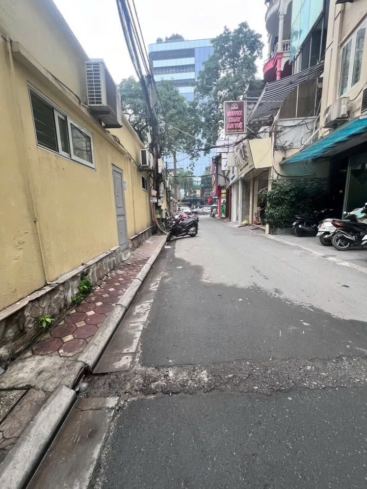 Nhà Đống Đa 60m² giá 3 tỷ - Ô tô vào tận nhà, vị trí đắc địa!