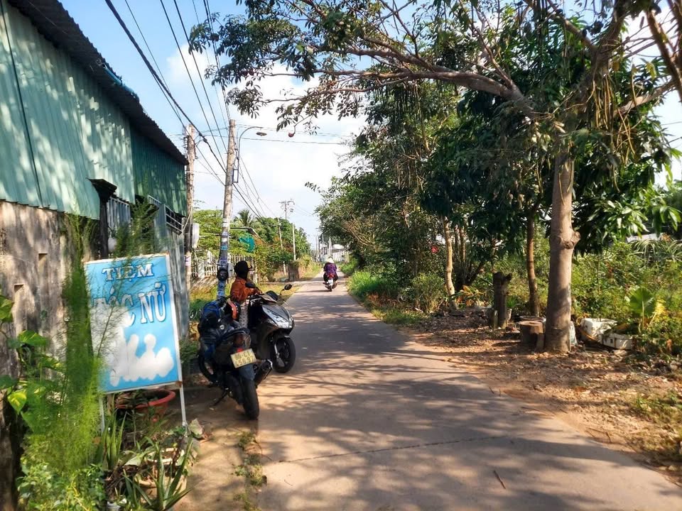 Nhà Thôn Phú Hưng Hàm Mỹ 119.9m² giá 1.3 tỷ - Sổ hồng sẵn!