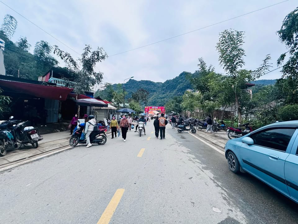 Nhà Mặt Tiền Phùng Hưng, Hà Giang - 140m² Giá 2 Tỷ, Sẵn Sàng Kinh Doanh