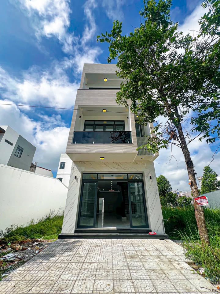 Nhà 2 Lầu Mặt Tiền Đường D1, KDC Hồng Loan, Cần Thơ - 18 Triệu/Tháng