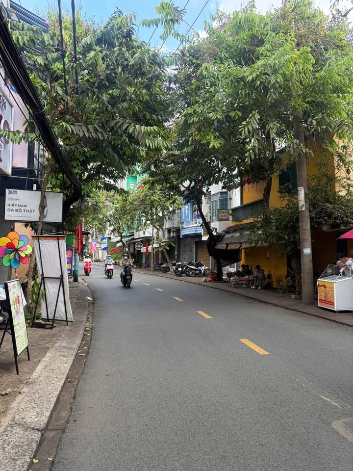 Nhà Mặt Tiền Nguyễn Việt Hồng 60m² - Kinh Doanh Đắc Địa, Giá 15 Triệu!