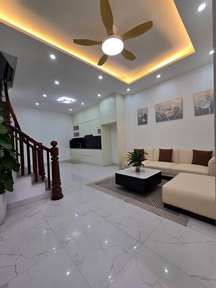 Nhà 55m² Vĩnh Hưng, Hoàng Mai - 4PN, Sân Xe Riêng, Full Nội Thất, Giá 7.4 Tỷ