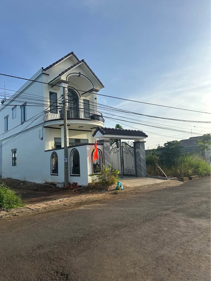 Nhà Mặt Tiền Nguyễn Cơ Thạch, Buôn Ma Thuột - 165m² Sẵn Vườn Nuôi Gà