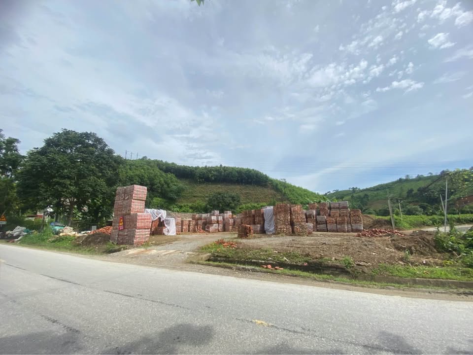 Bán Đất Vàng 714m² Âu Lâu, Lào Cai - Mặt Tiền Lớn, Sẵn Sổ Đỏ